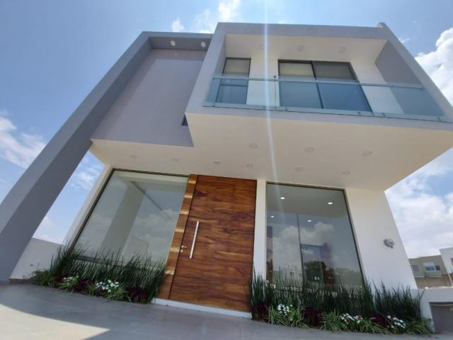 #10 - Casa para Venta en Zapopan - JC - 2