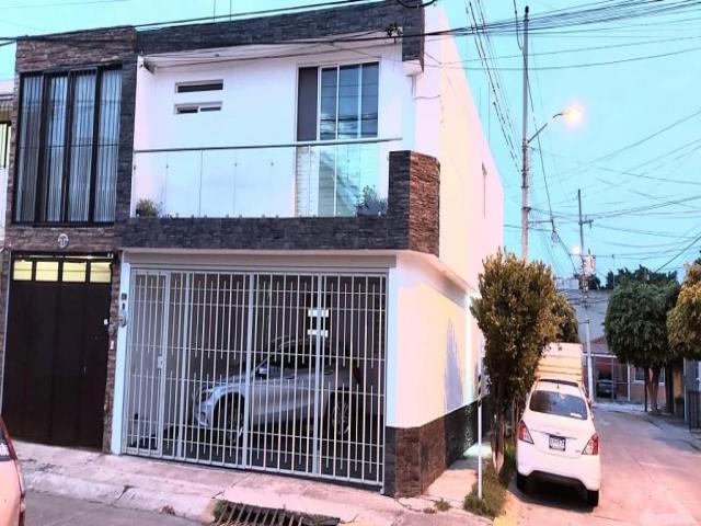 #23 - Casa para Venta en Zapopan - JC - 3