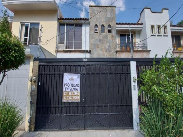 #38 - Casa para Venta en Zapopan - JC - 2